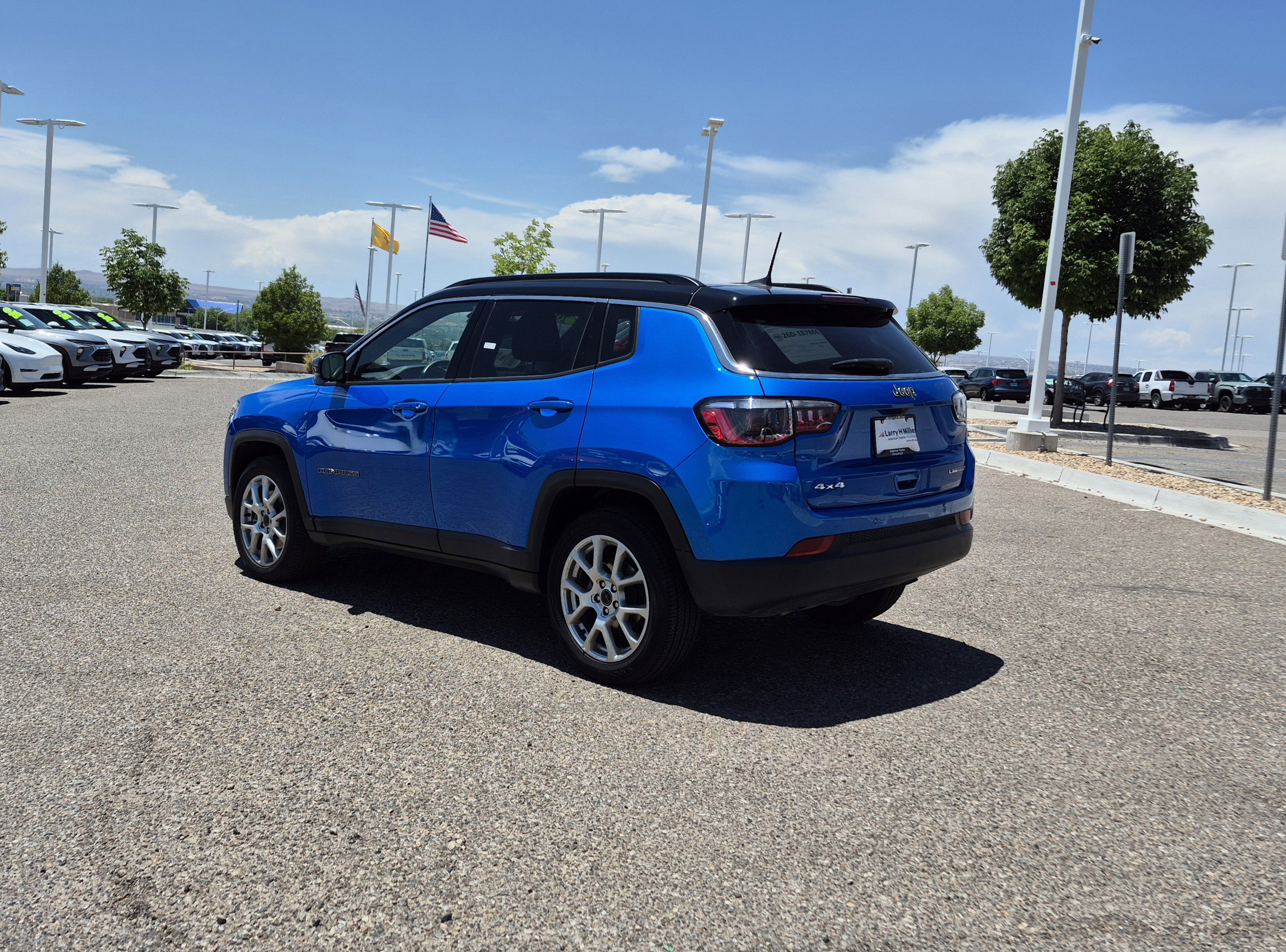 Used 2025 Jeep Compass Limited AWD/4WD image 3