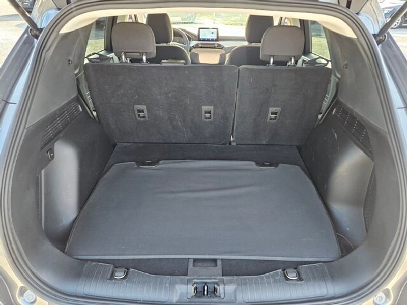 Used 2021 Ford Escape SE image 11