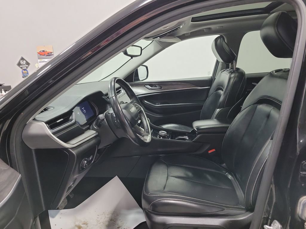 Used 2022 Jeep Grand Cherokee Limited image 3