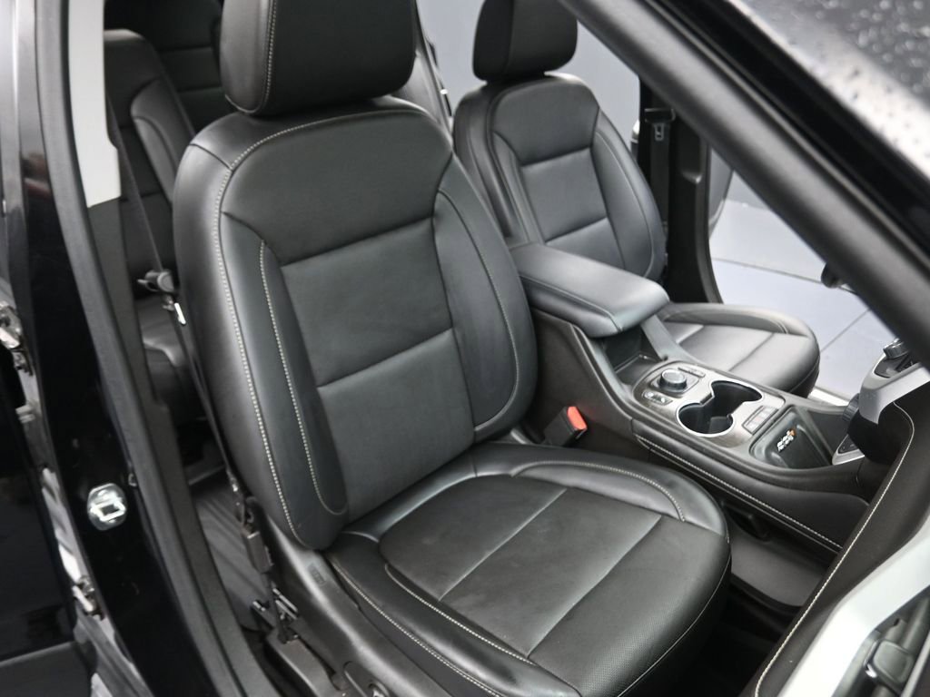 Used 2023 GMC Acadia SLT w/ Technology Package image 13