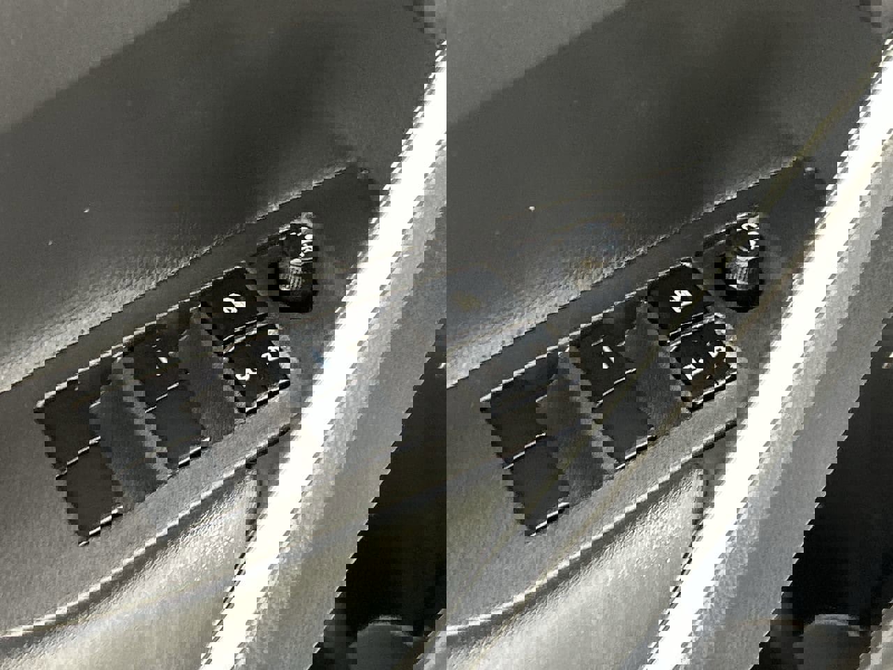 Used 2024 Toyota Corolla Cross SE w/ Moonroof Package image 18