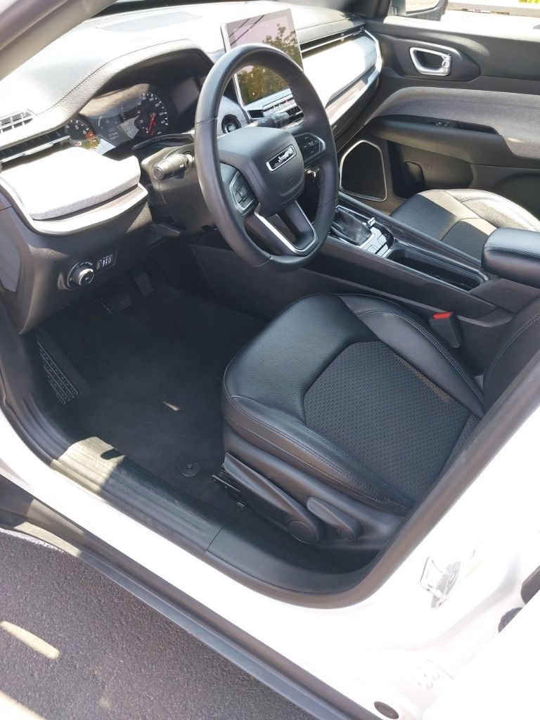 Used 2024 Jeep Compass Latitude AWD/4WD image 6