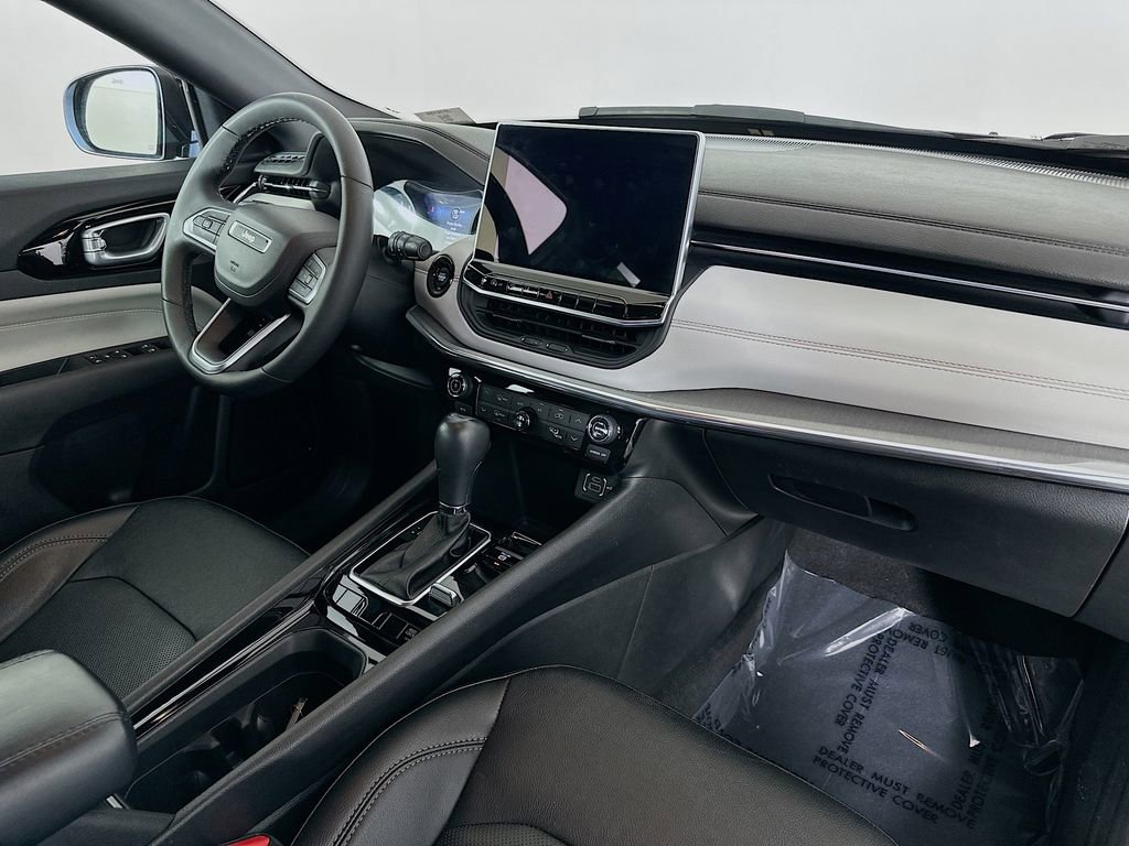 Used 2023 Jeep Compass Limited image 38