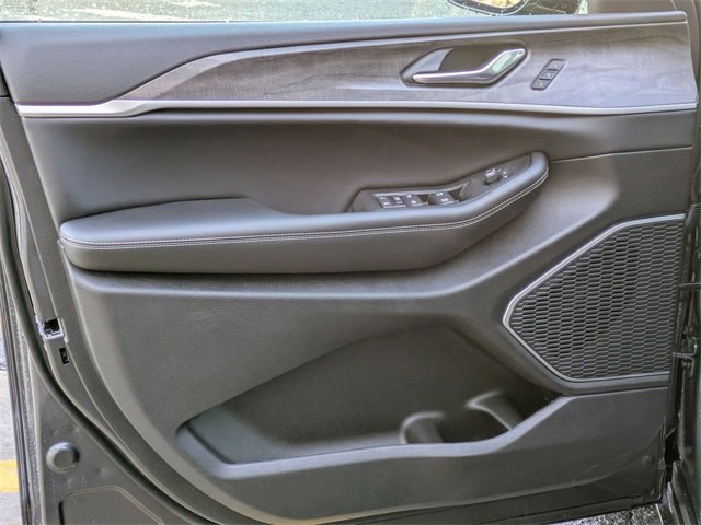 New 2026 Jeep Grand Cherokee Limited image 12