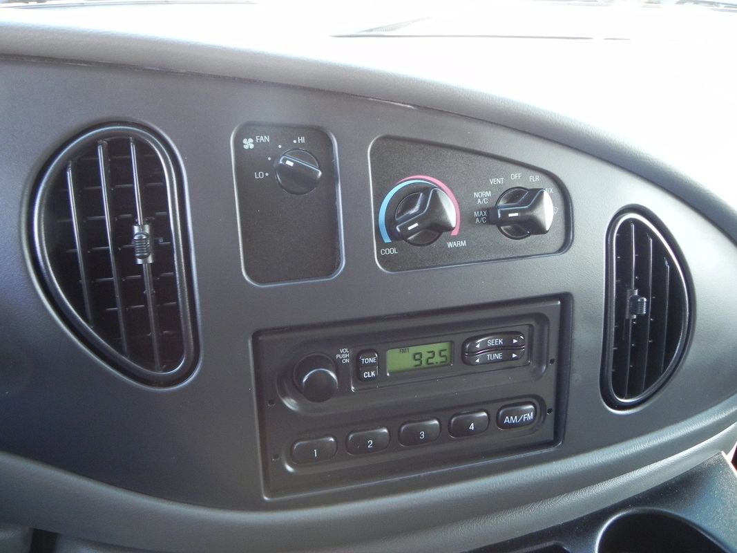 Used 2006 Ford E-150 and Econoline 150 image 12