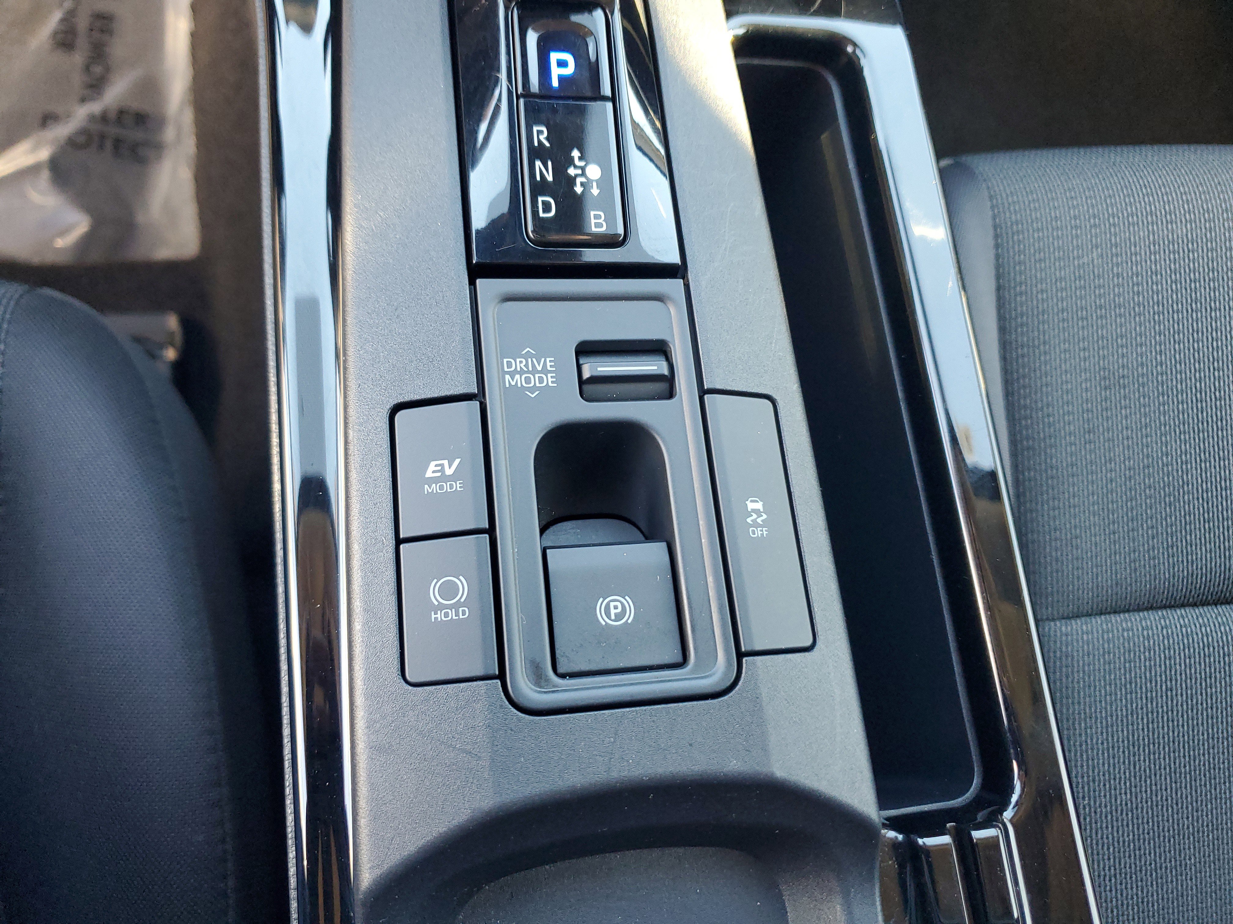 Used 2025 Toyota Prius LE image 20