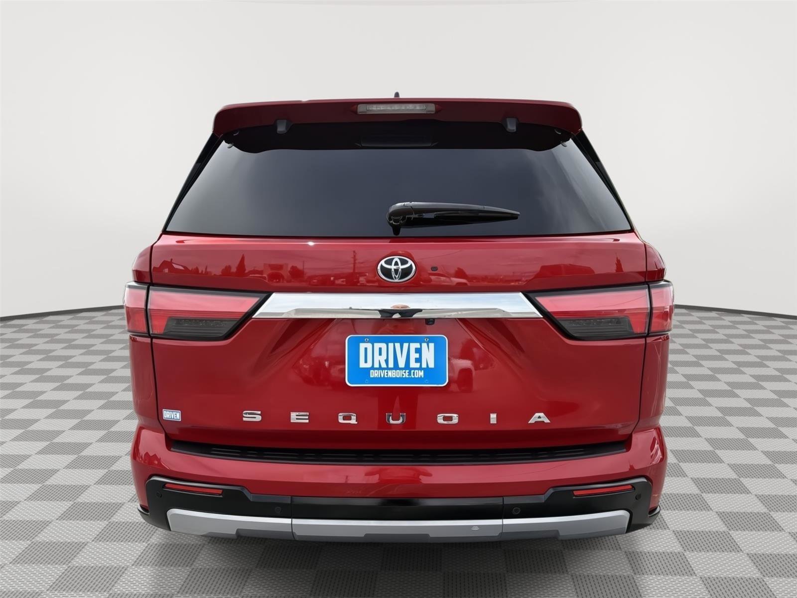 Used 2024 Toyota Sequoia Limited w/ Tow Technology Package AWD/4WD image 5