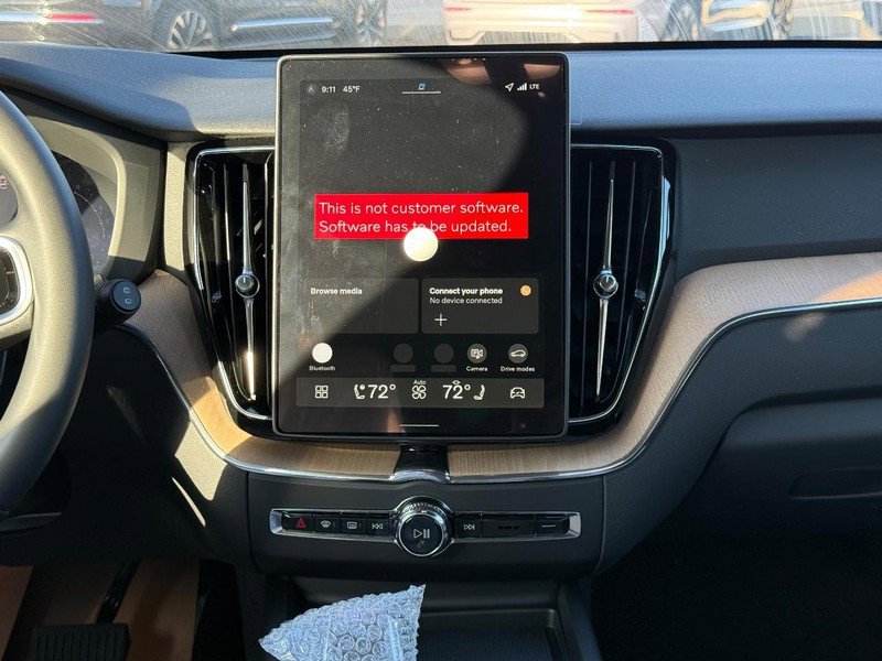 New 2026 Volvo XC60 B5 Plus w/ Climate Package image 8