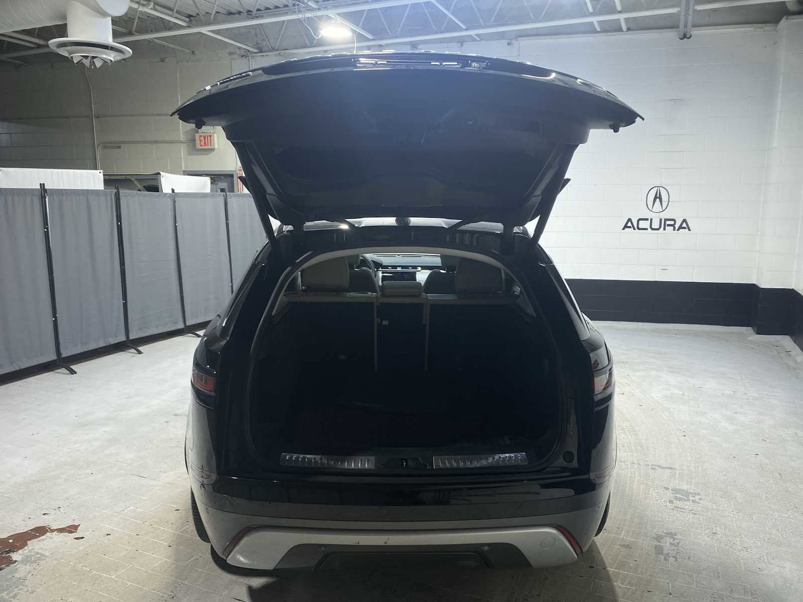 Used 2018 Land Rover Range Rover Velar S image 19