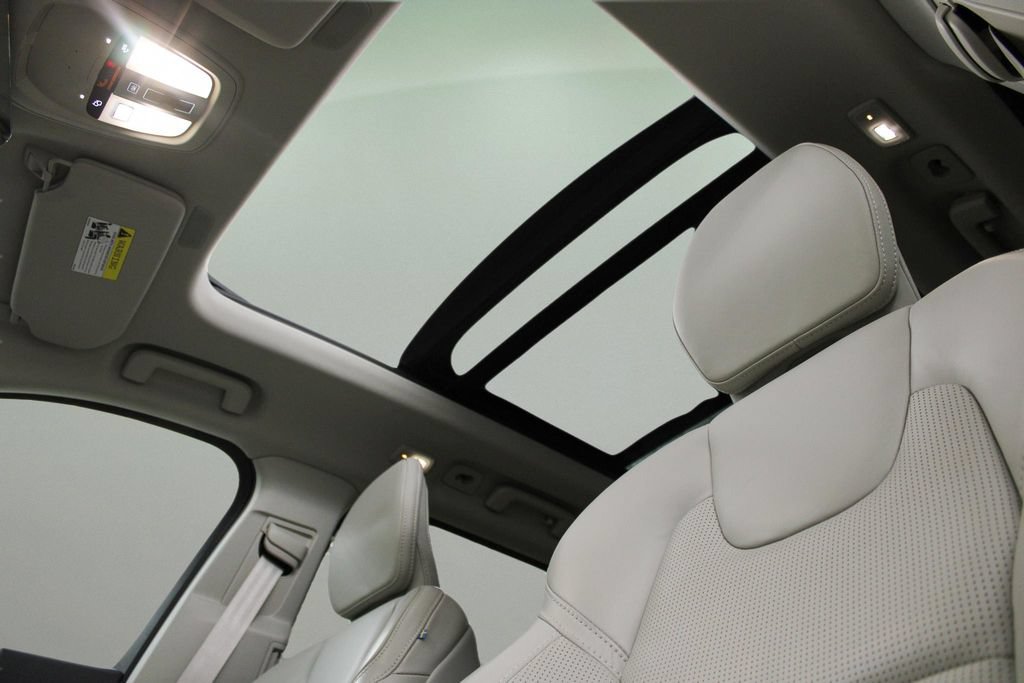 Certified 2023 Volvo XC90 B6 Ultimate w/ Protection Package Premier AWD/4WD image 44