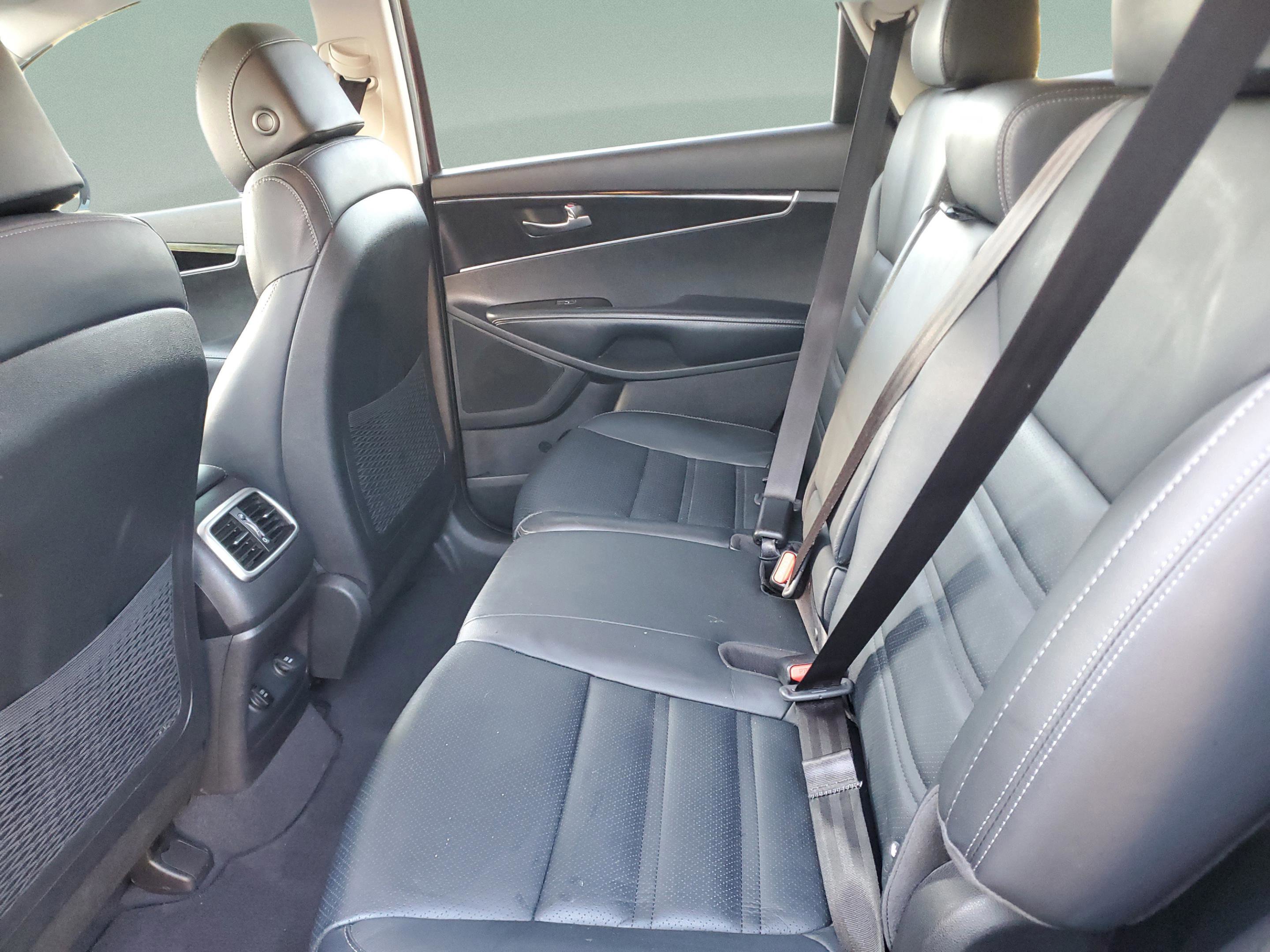 Used 2017 Kia Sorento LX image 7