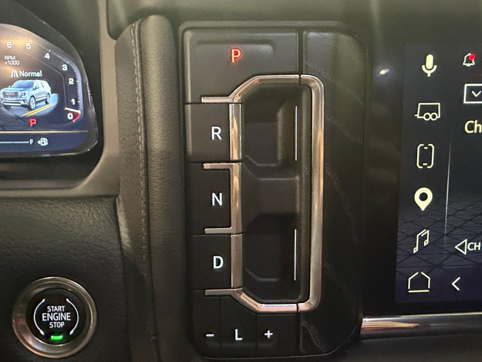 Used 2024 GMC Yukon XL Denali w/ Advanced Technology Package RWD image 35
