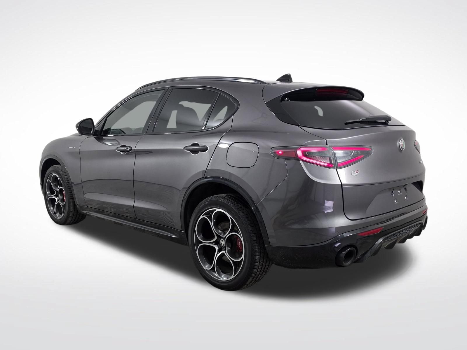 Used 2024 Alfa Romeo Stelvio Veloce AWD/4WD image 5