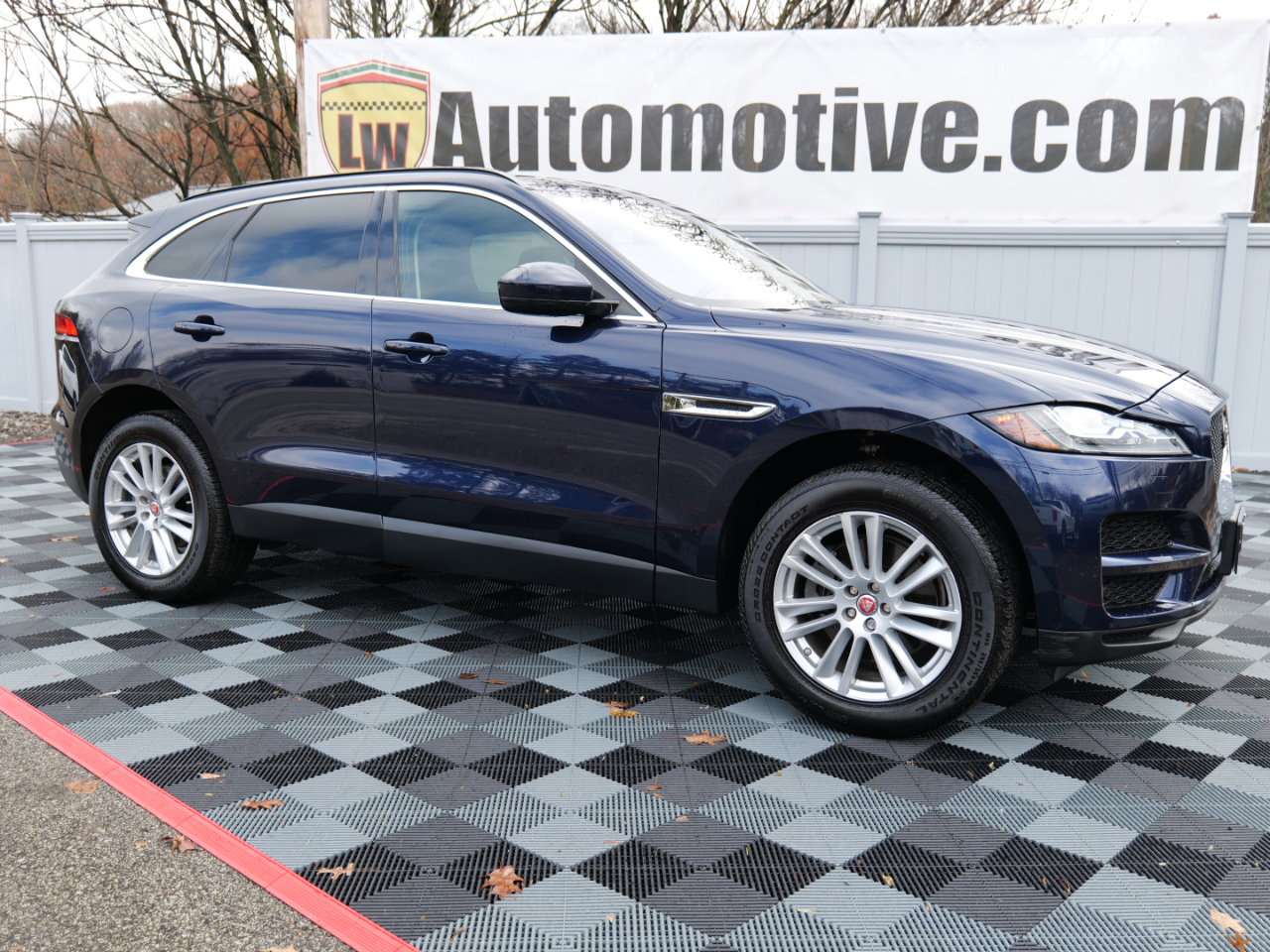 Used 2018 Jaguar F-PACE Prestige image 3