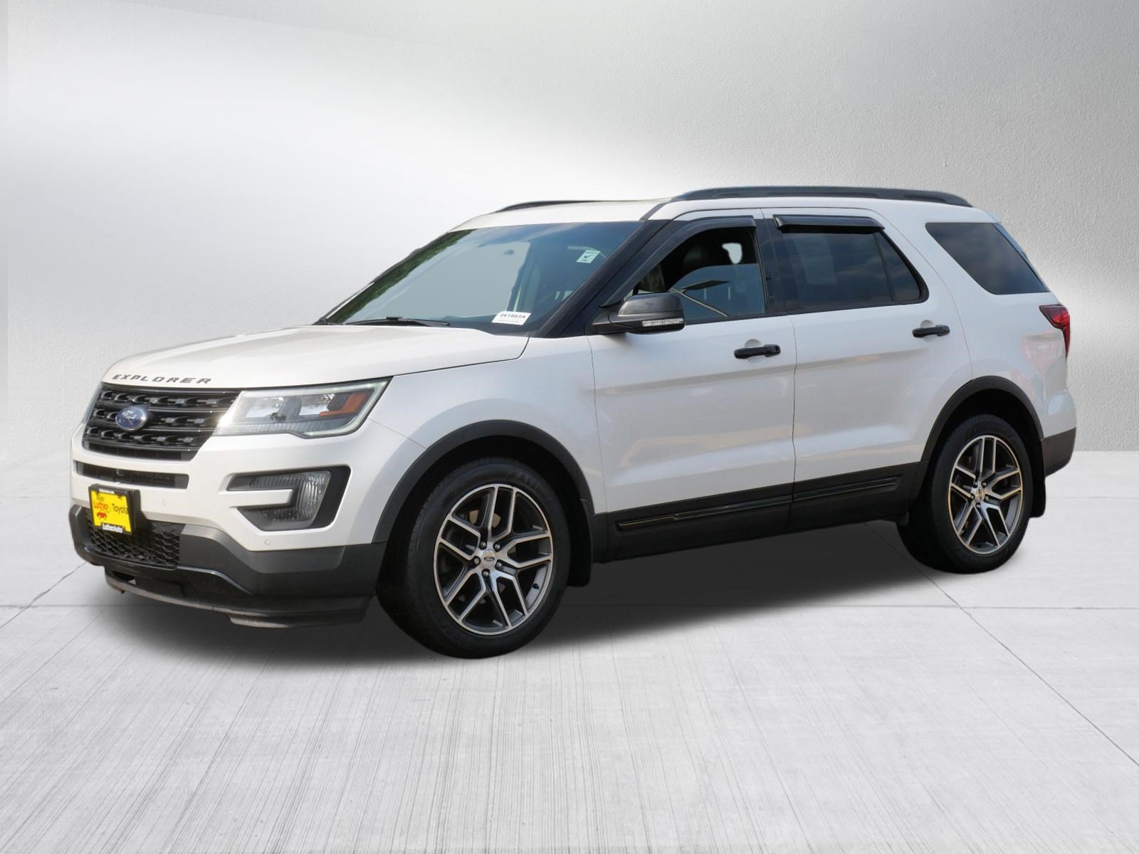 Used 2016 Ford Explorer Sport AWD/4WD image 3