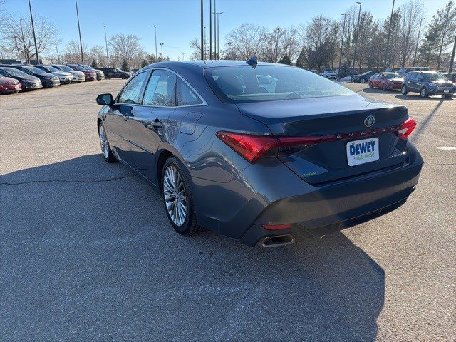 Used 2019 Toyota Avalon Limited FWD image 3