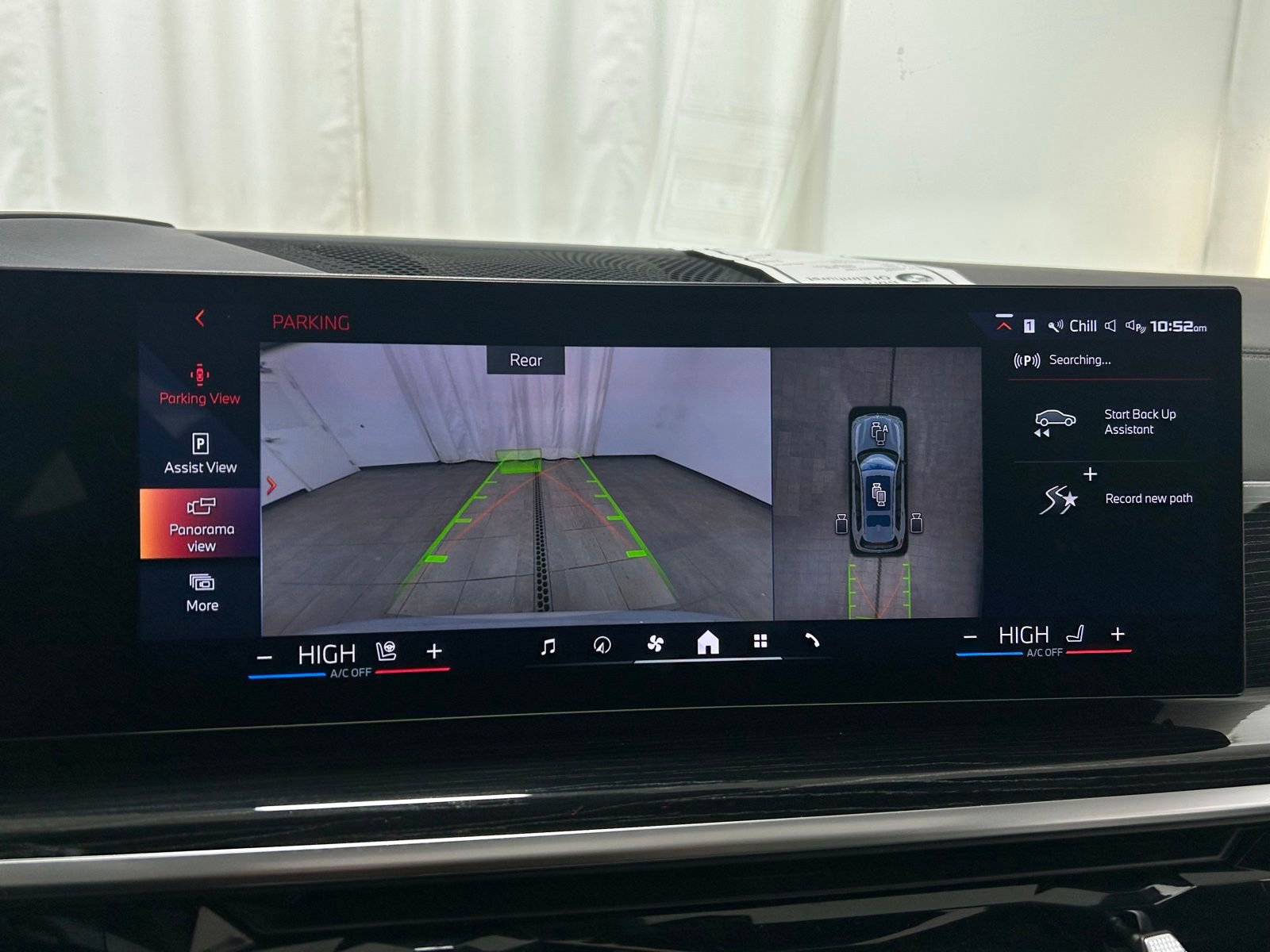 Used 2025 BMW X7 M60i w/ Executive Package image 18