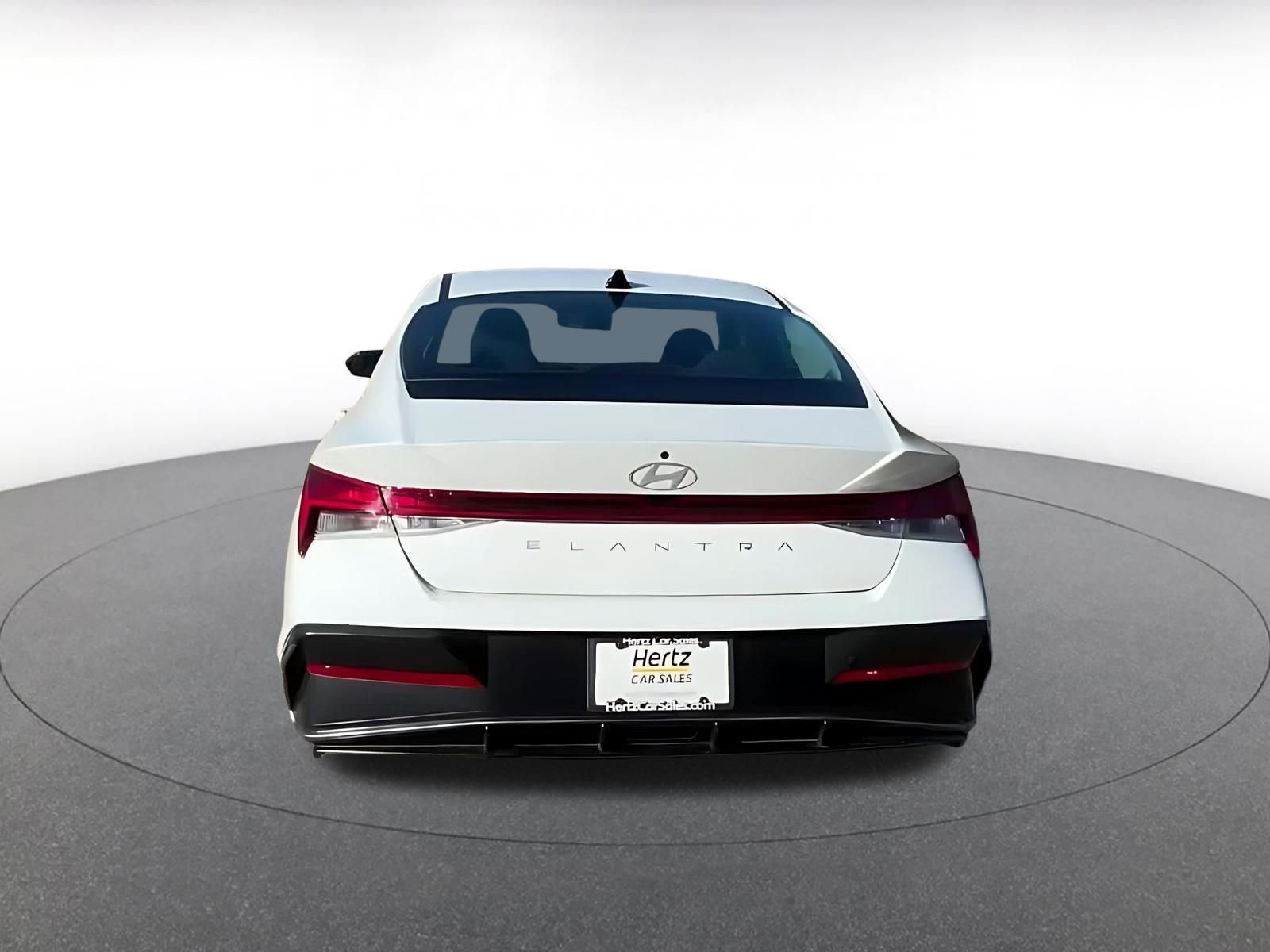 Used 2025 Hyundai Elantra SEL image 12