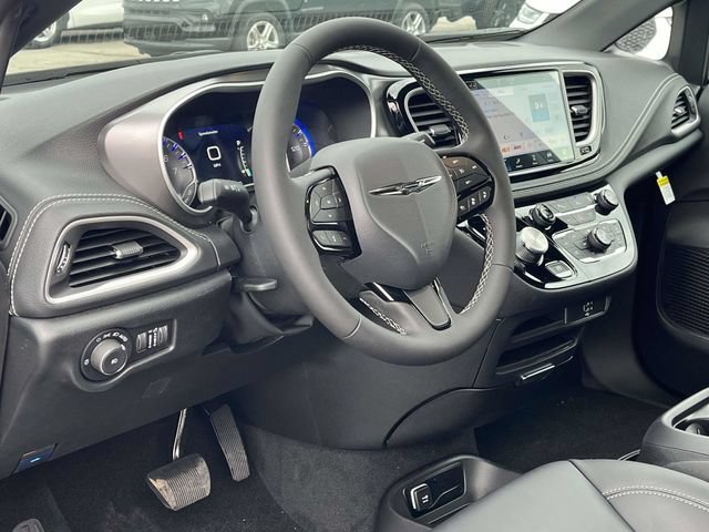 New 2026 Chrysler Pacifica Select w/ S Appearance Package FWD image 9