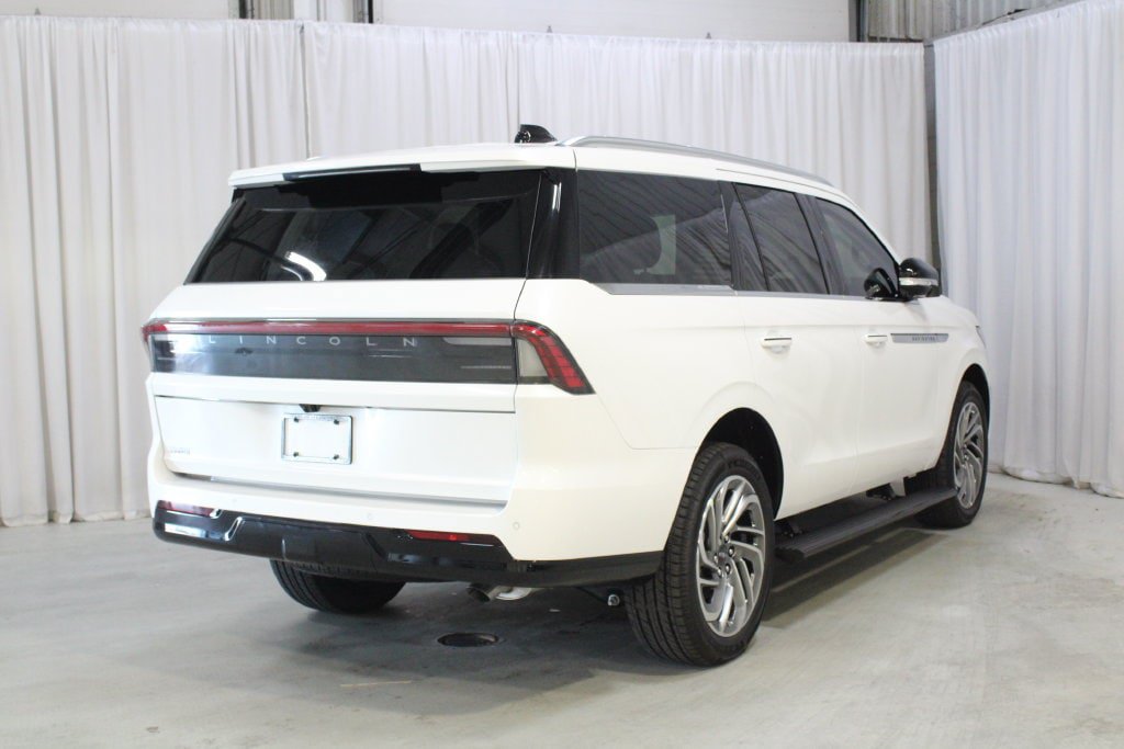 New 2027 Lincoln Navigator Reserve AWD/4WD image 25