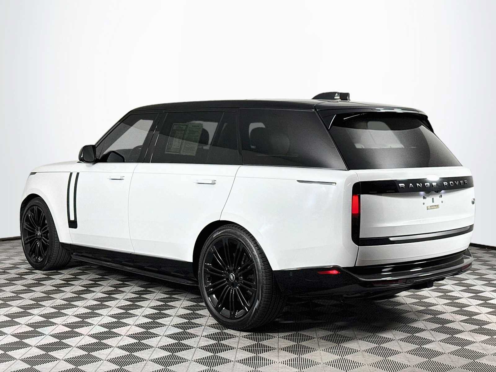 Used 2023 Land Rover Range Rover Long Wheelbase SE AWD/4WD image 7