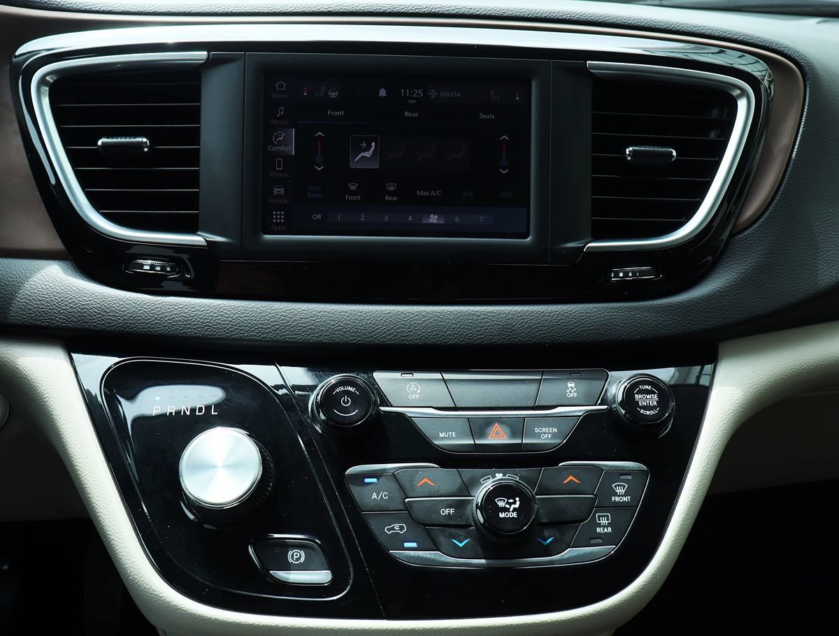 Used 2023 Chrysler Voyager LX FWD image 52