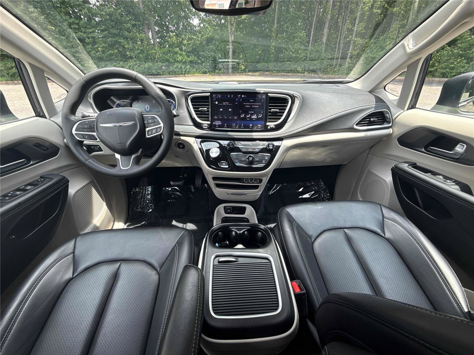 Used 2023 Chrysler Pacifica Touring-L FWD image 14