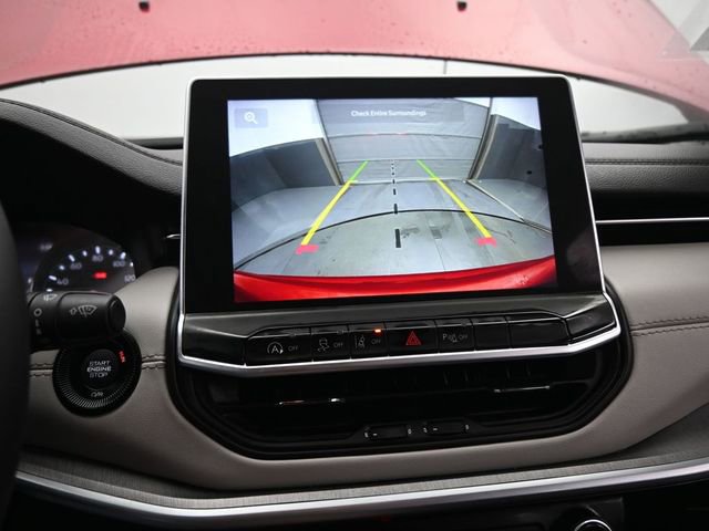 Used 2025 Jeep Compass Limited image 35