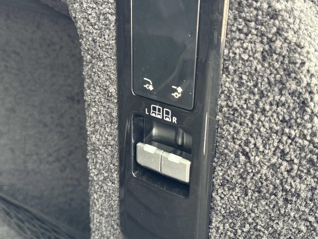 Certified 2023 Land Rover Range Rover SE image 7