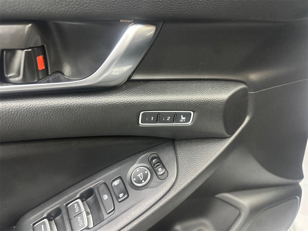 Used 2019 Honda Accord Touring image 12