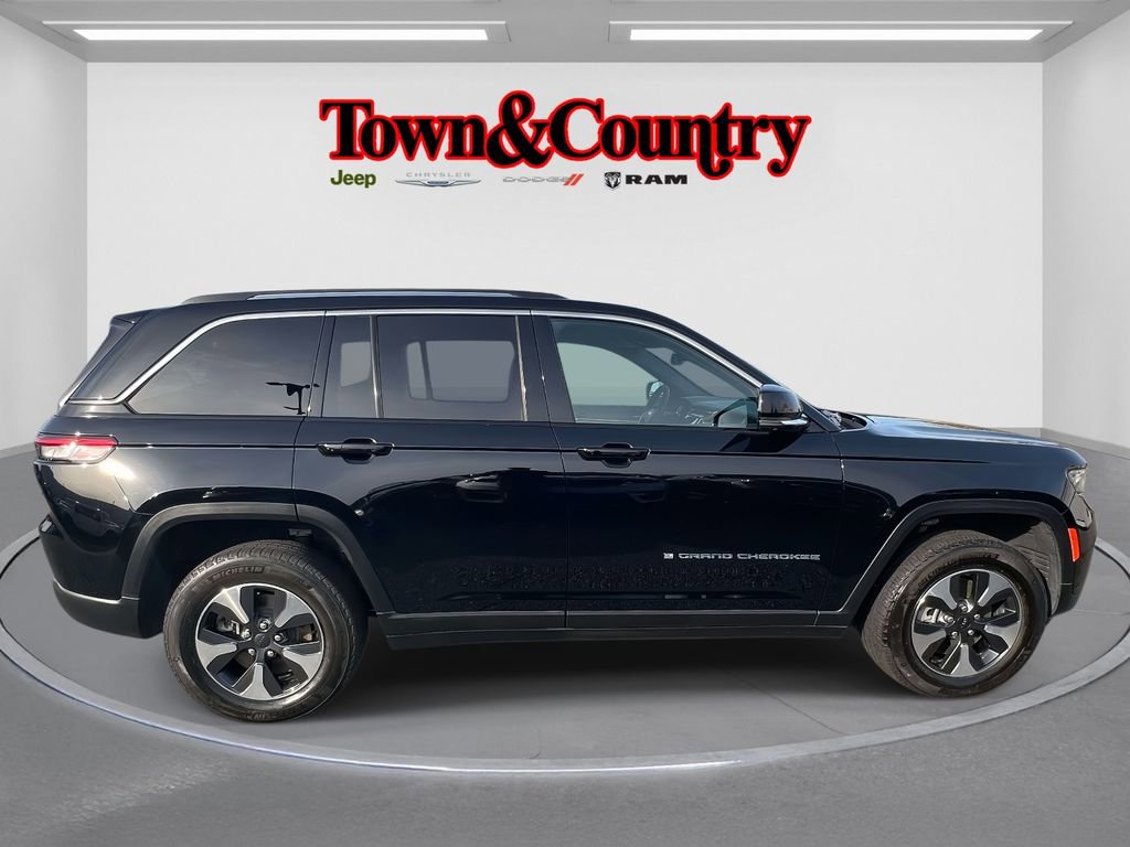Used 2023 Jeep Grand Cherokee 4WD 4xe w/ Luxury Tech Group II image 4
