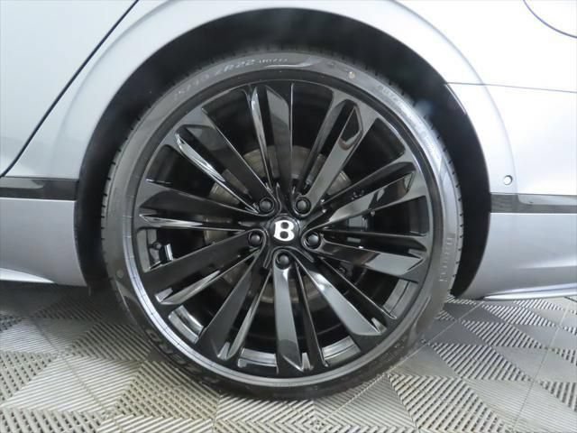 Used 2025 Bentley Flying Spur Plug-In Hybrid AWD/4WD image 32
