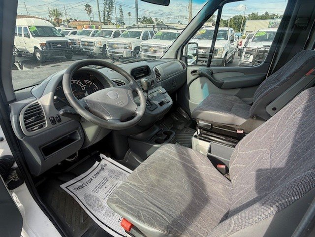 Used 2003 Dodge Sprinter 2500 RWD image 9