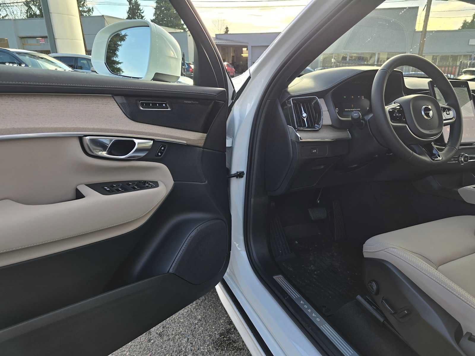 New 2026 Volvo XC90 B6 Plus w/ Protection Package Premier AWD/4WD image 27
