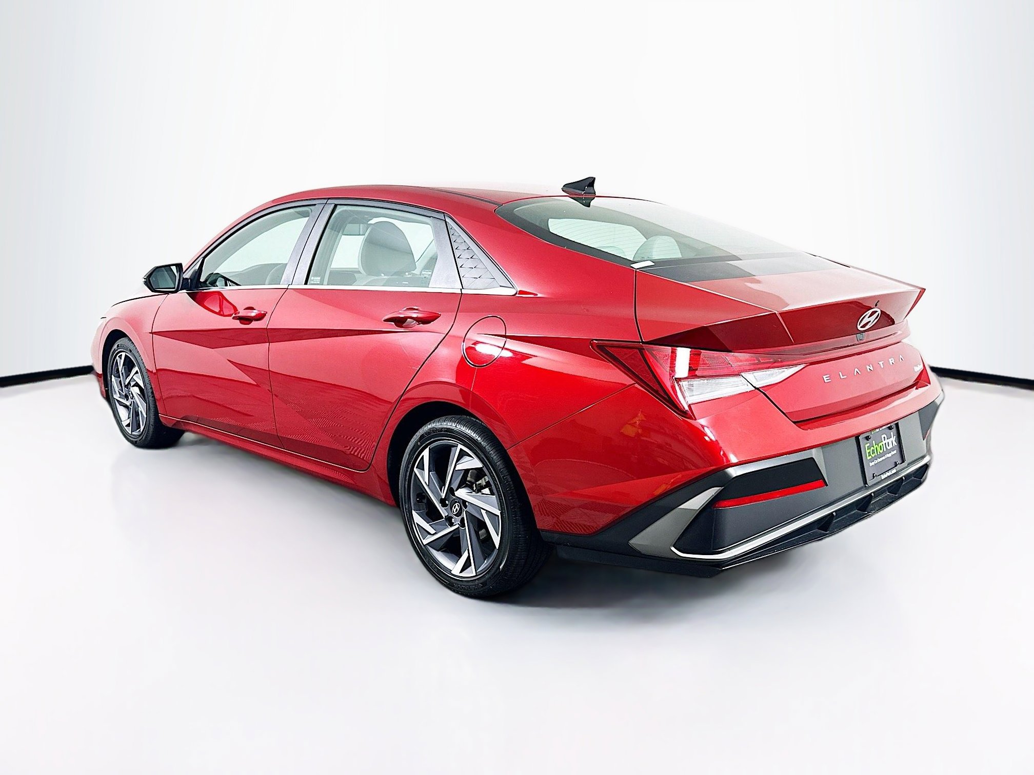 Used 2025 Hyundai Elantra Limited image 5