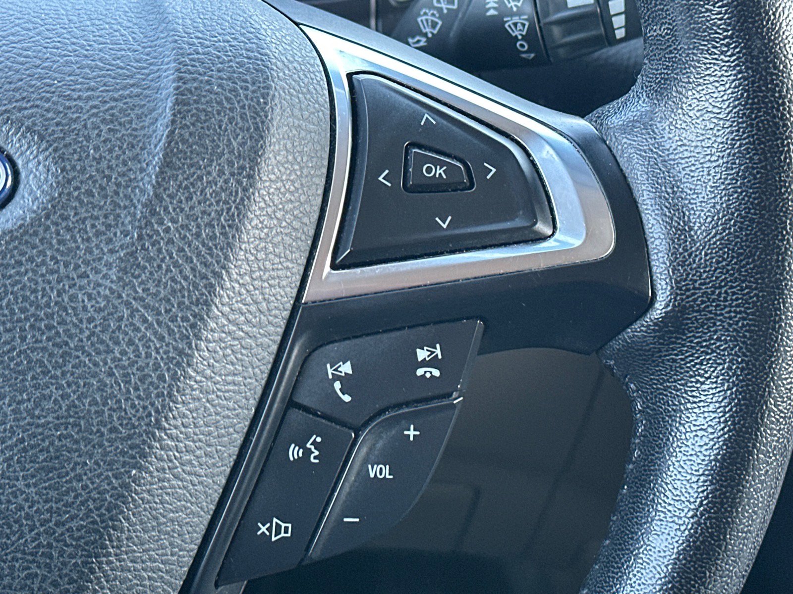 Used 2019 Ford Edge Titanium FWD image 11