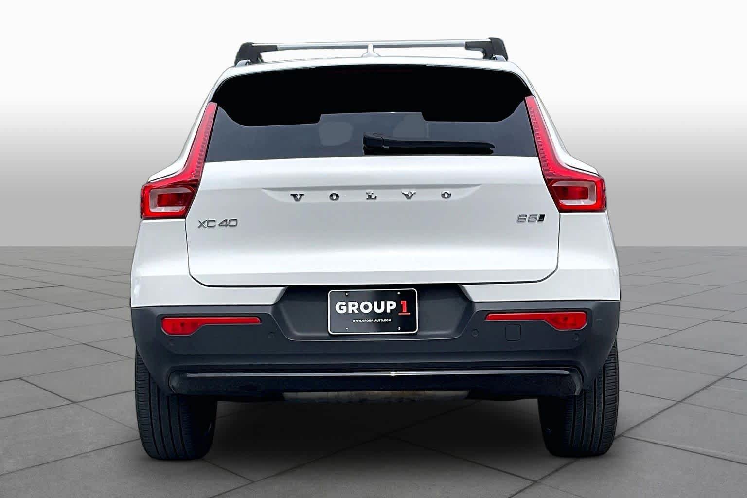 Used 2023 Volvo XC40 B5 Plus AWD/4WD image 4