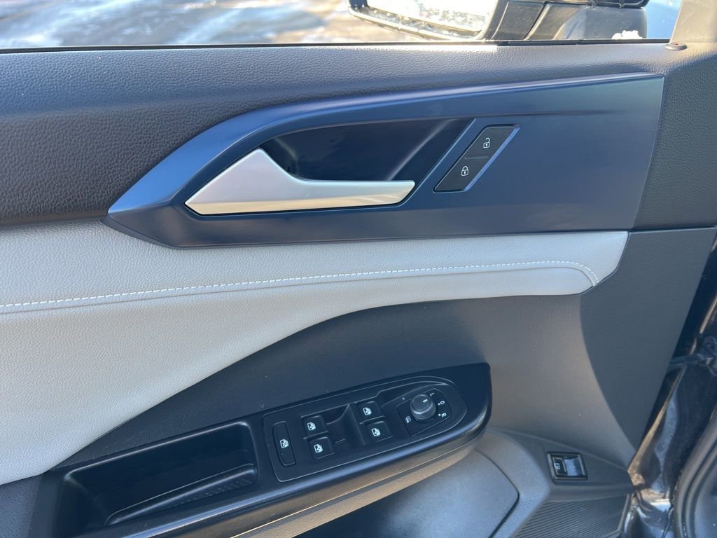 Used 2024 Volkswagen Taos SE image 9