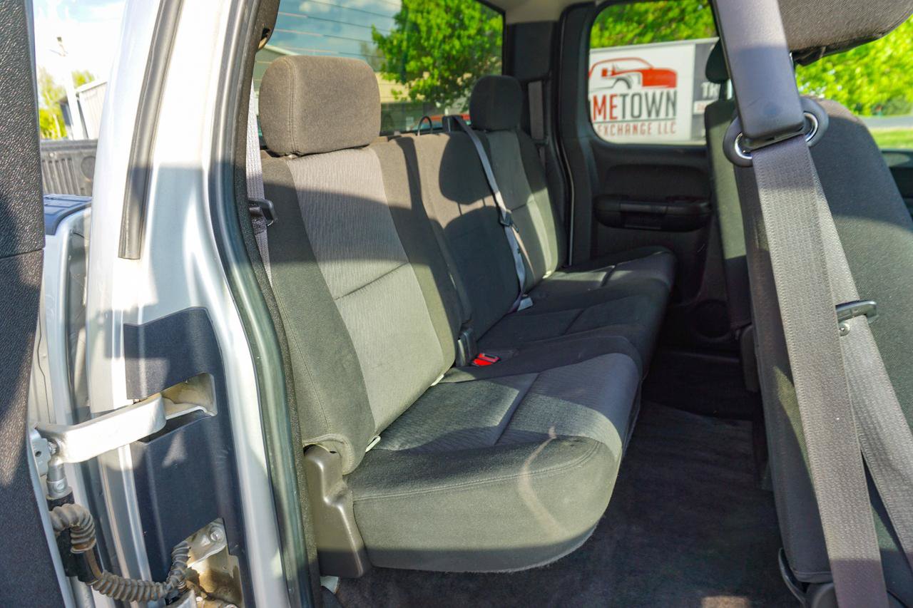 Used 2010 Chevrolet Silverado 2500 LT w/ Interior Plus Package AWD/4WD image 22