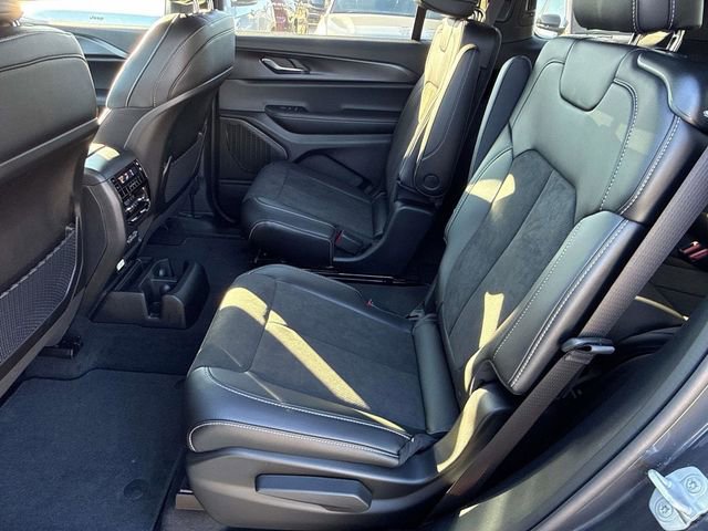 Used 2025 Jeep Grand Cherokee L Altitude image 12