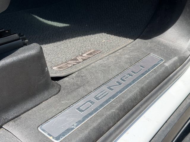 Used 2025 GMC Yukon XL Denali AWD/4WD image 18