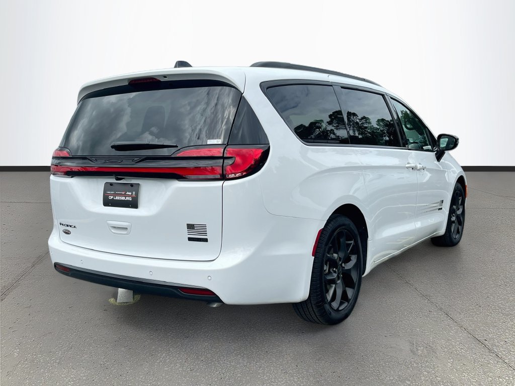 New 2027 Chrysler Pacifica Select FWD image 7