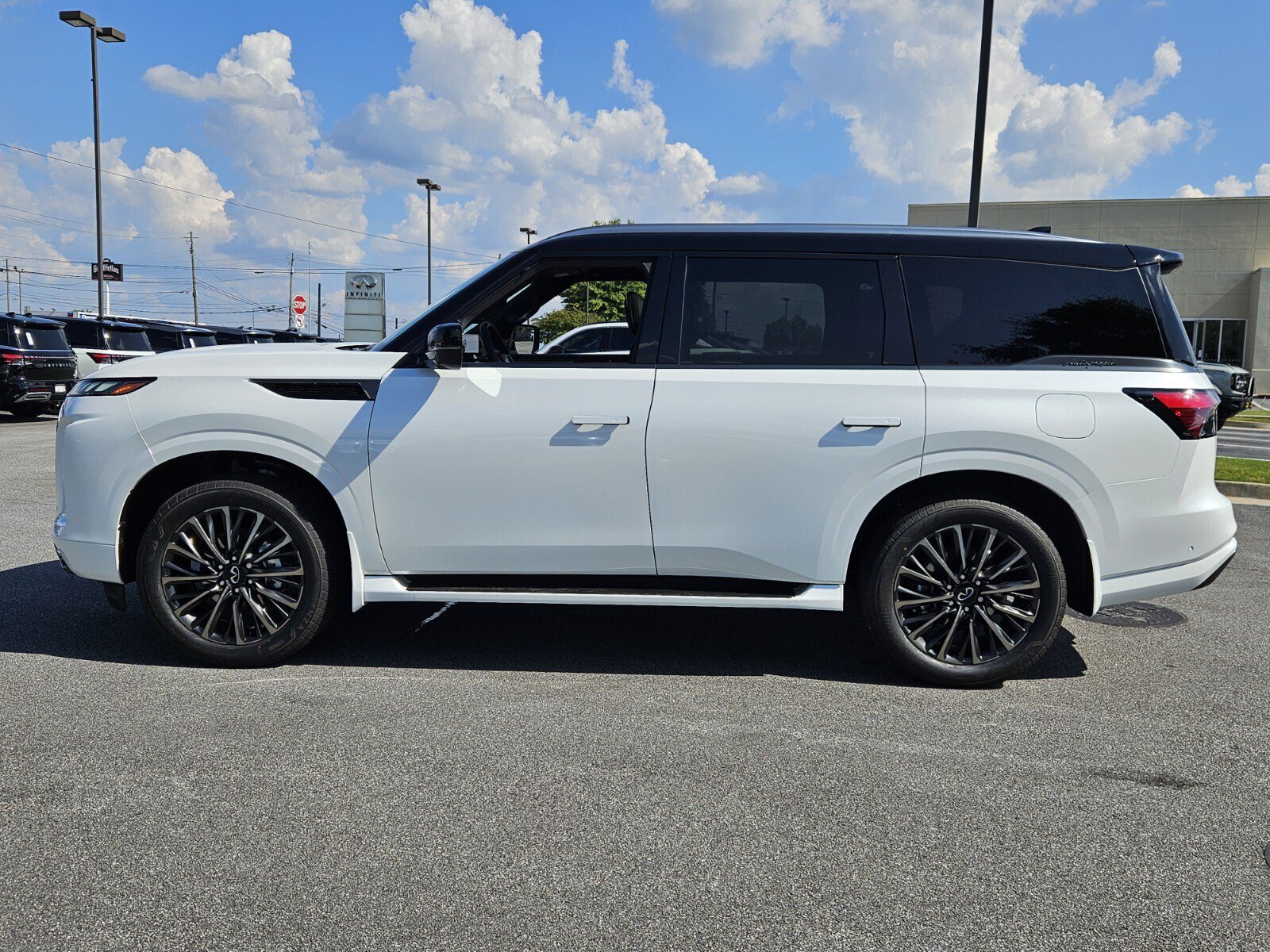 New 2027 INFINITI QX80 Autograph w/ Premium Cargo Package AWD/4WD image 9