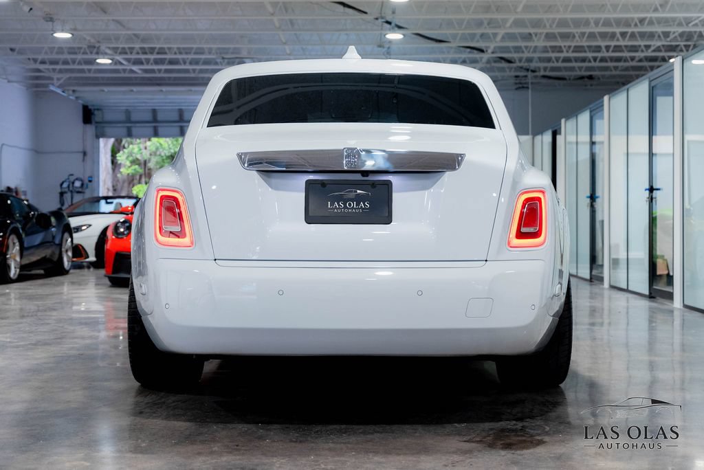 Used 2024 Rolls-Royce Phantom Sedan RWD image 62