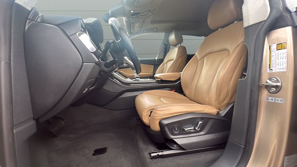 Used 2019 Audi Q8 Prestige image 11