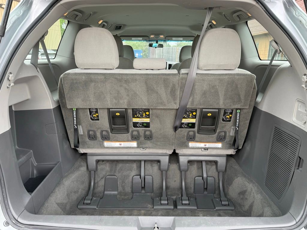 Used 2017 Toyota Sienna L FWD image 15