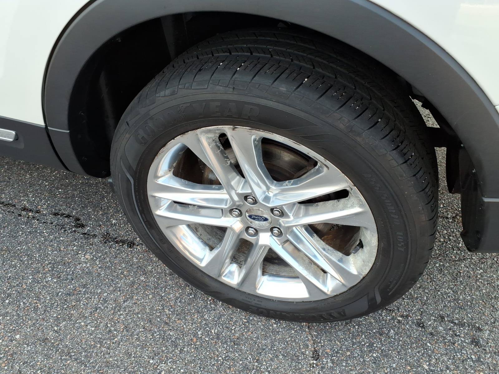Used 2017 Ford Explorer XLT w/ Equipment Group 202A AWD/4WD image 14