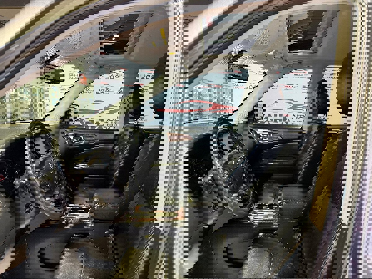 Used 2020 Nissan Pathfinder Platinum FWD image 28