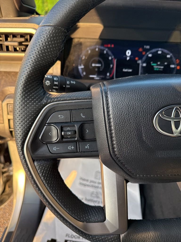 Used 2024 Toyota Tacoma Limited w/ Limited Package (LT) AWD/4WD image 32