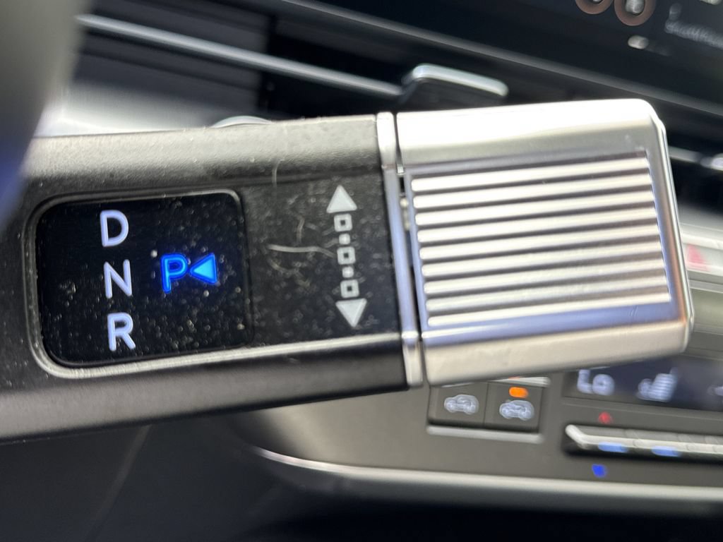 Used 2024 Hyundai Kona Limited AWD/4WD image 32